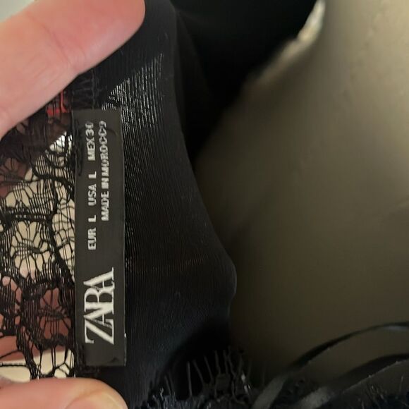 Zara Elegant Black Lace Slip Dress with Daisy Print - Picture 6 of 7